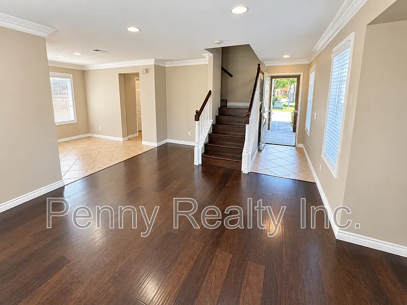 3 bed, 2.5 bath, 1630 sqft, $3,895 — Photo 3