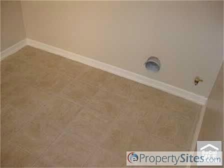 4th image of 592 W Vermont Ave