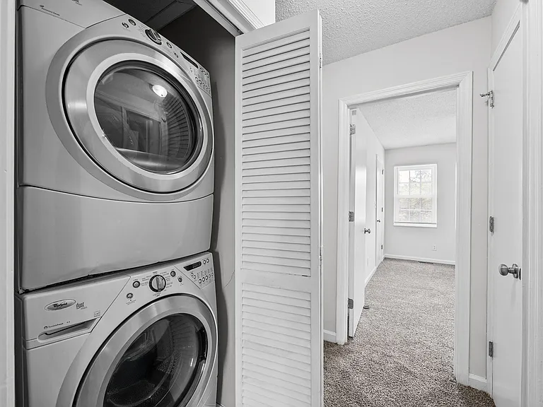 105 Greenland Ct — Photo 18