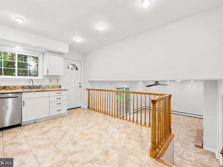 412 Yorkshire Rd — Photo 8