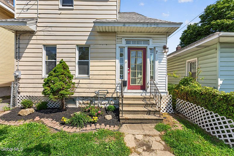 4th image of 7 Lawn Avenue