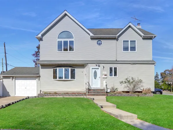 157 Cambridge Drive, Hicksville, NY 11801