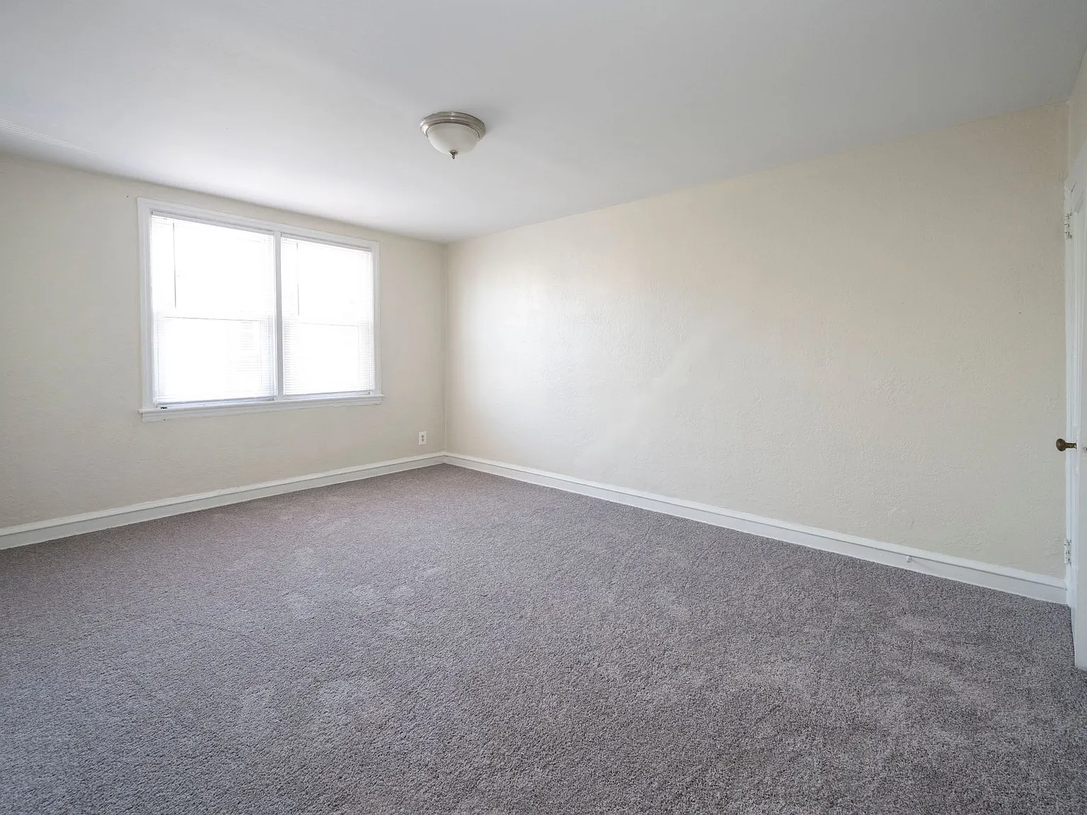 Welcome to 3901 Roosevelt Blvd Where Charm Meets Convenience in Northeast Philadelphia! — Photo 2
