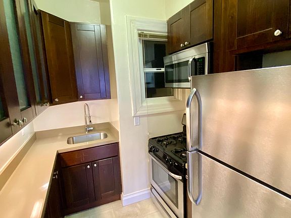 4th image of 1492 Pacific Ave APT 4