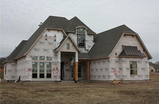 1st image of 117 The Lakes Dr