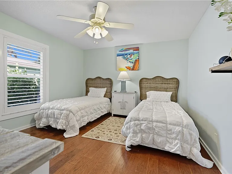 676 Royal Palm Pl — Photo 14