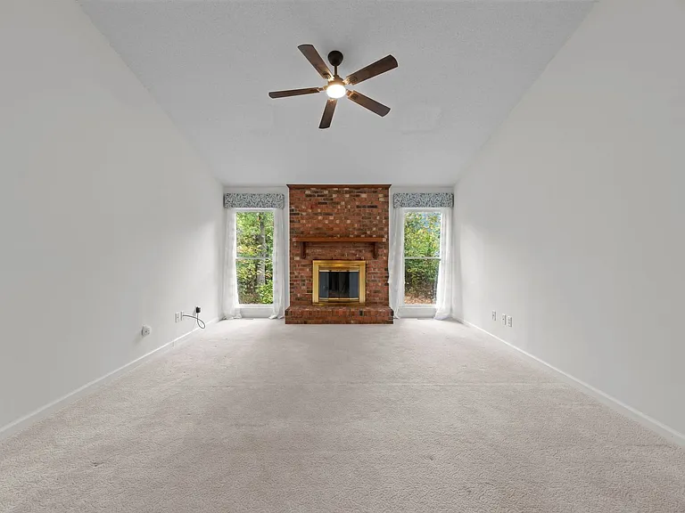 5403 Miramar Ct — Photo 9
