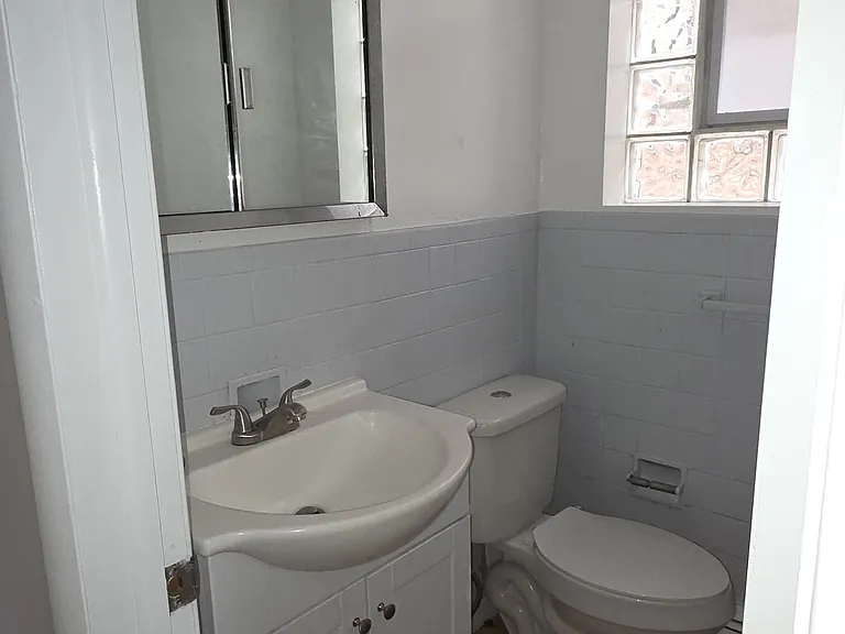 1/2 bath