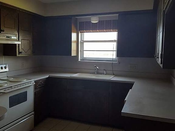 Large kitchen. Great prep sp