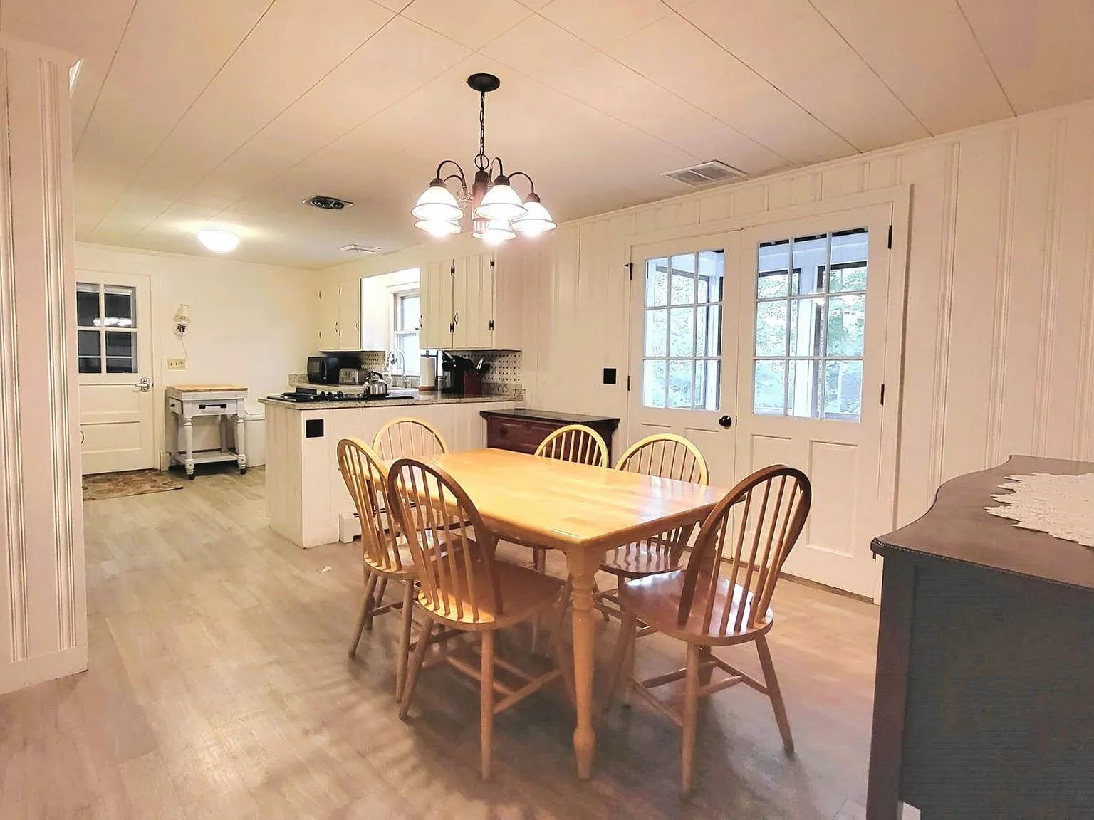 3 bed, 1.5 bath, 1252 sqft, $2,450 — Photo 4