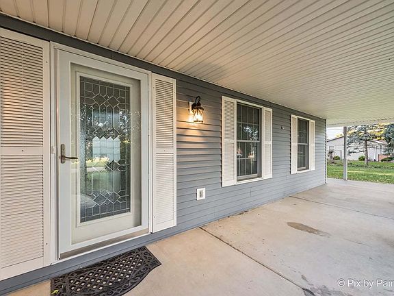 5th image of 1045 Linda Ln