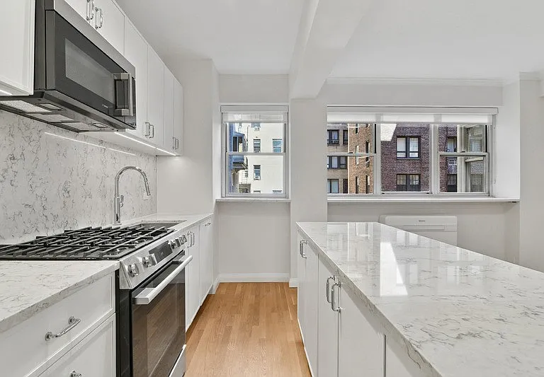 85 E End Ave #5F — Photo 1