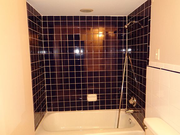 5th image of 8100 W 87th St APT 1G