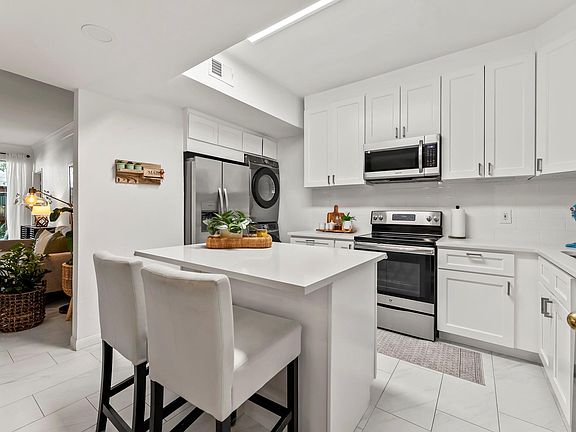 4th image of 2100 Tanglewilde St APT 141