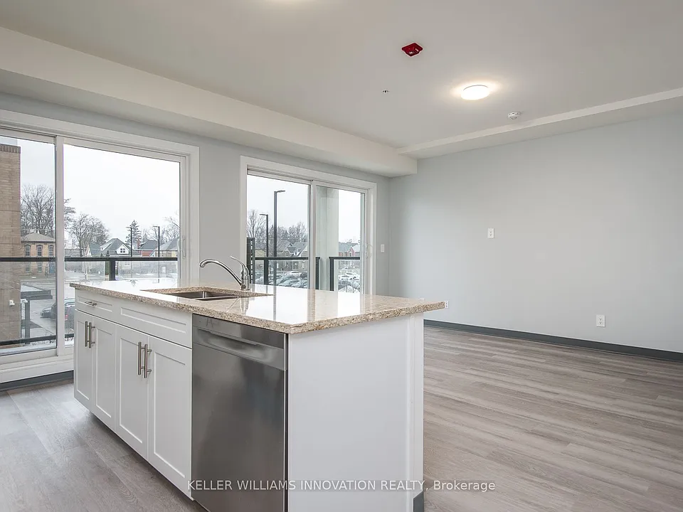 10 Queen St #202