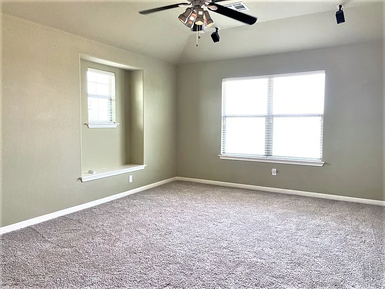 2409 Dovetail St — Photo 31