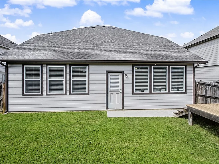 982 Crossing Dr — Photo 18