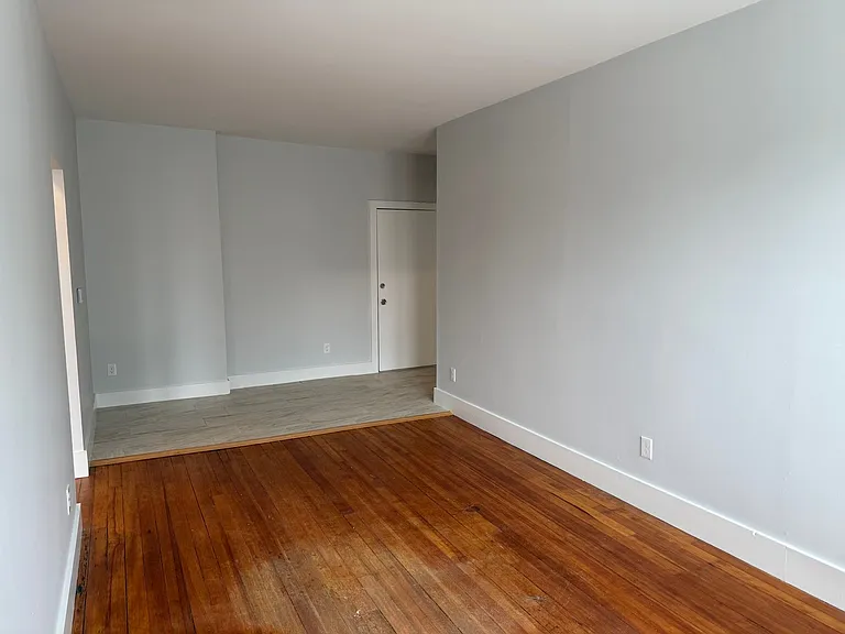 105 Main St — Photo 5