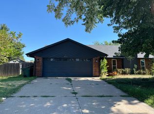 1600 Green Leaf Cir, Edmond, OK 73013