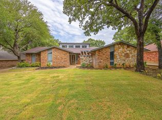 2011 Reverchon Dr, Arlington, TX 76017