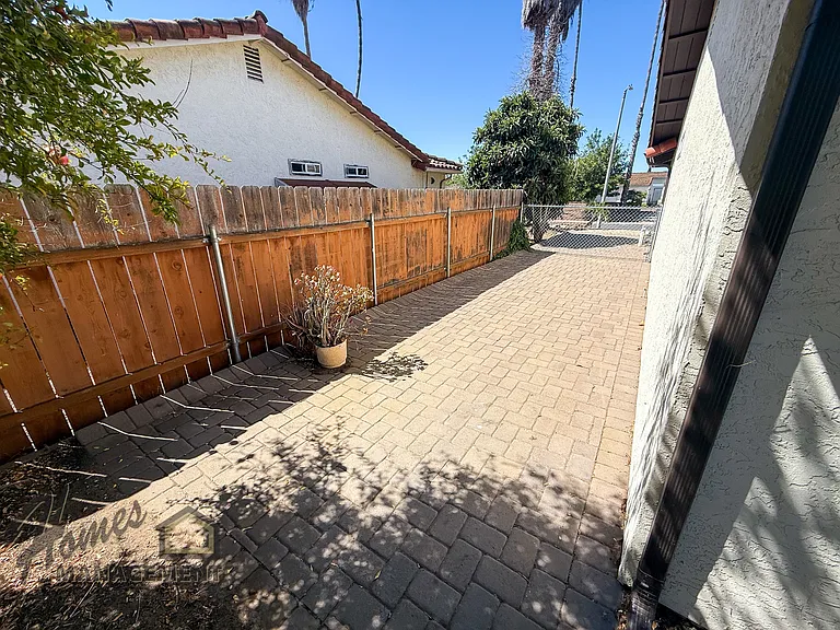 1826 Cortez Ave — Photo 18