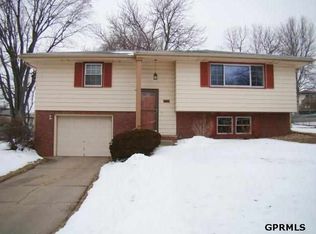 11318 South Cir, Omaha, NE 68137