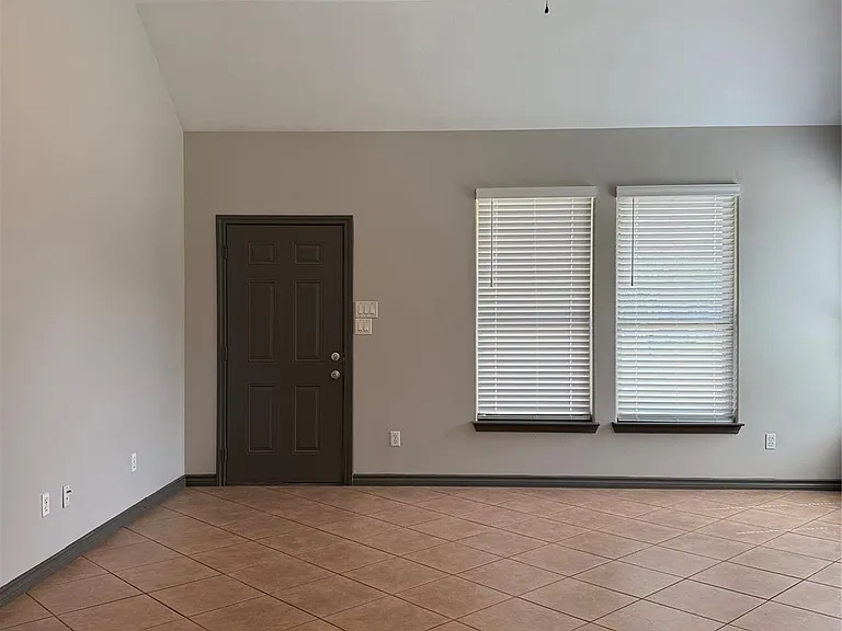 1014 One Oak Chase Rd #16 — Photo 5