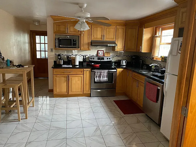 15 Lyons Ct #15 — Photo 2