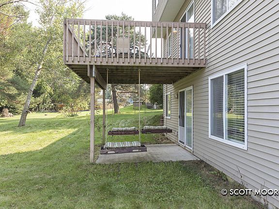 3rd image of 410 Summit Ave NE
