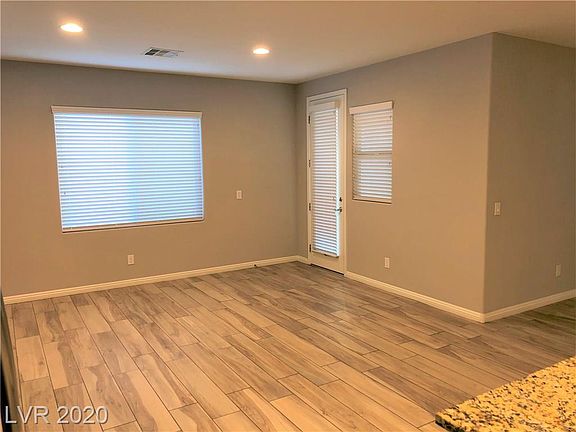 4th image of 5964 Castell Canyonstreet
