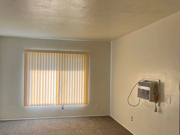 2205 Lawrence Ave — Photo 8