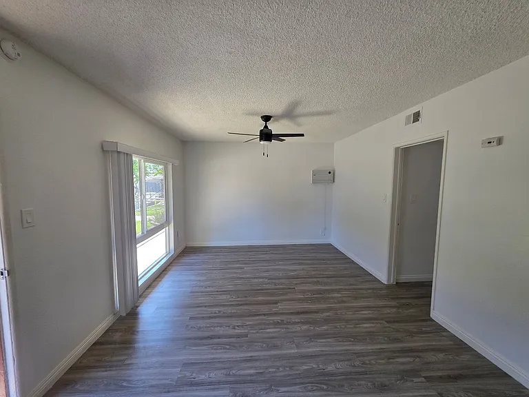 417 N Bush St — Photo 11