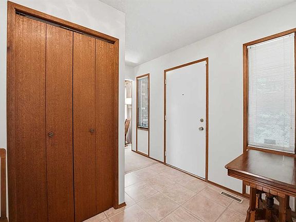 4th image of 91 NE Hill Cres