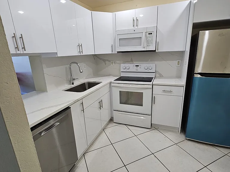 5665 W 20th Ave #413 — Photo 3