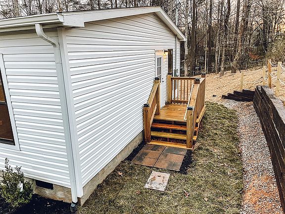 4th image of 429 Shady Ln