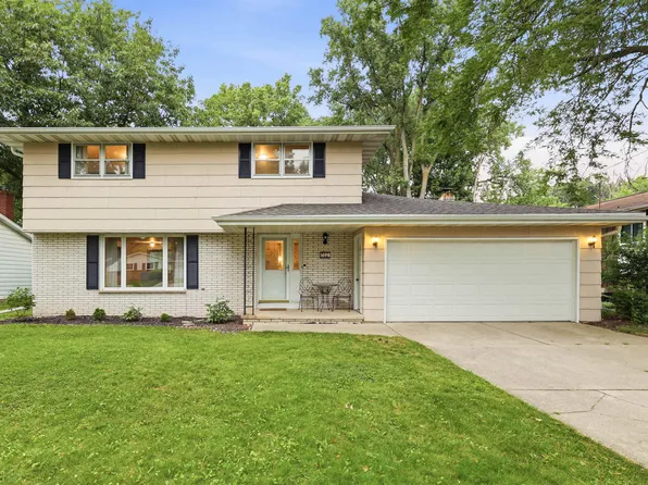 1698 Beaver Dam Dr, Green Bay, WI 54304