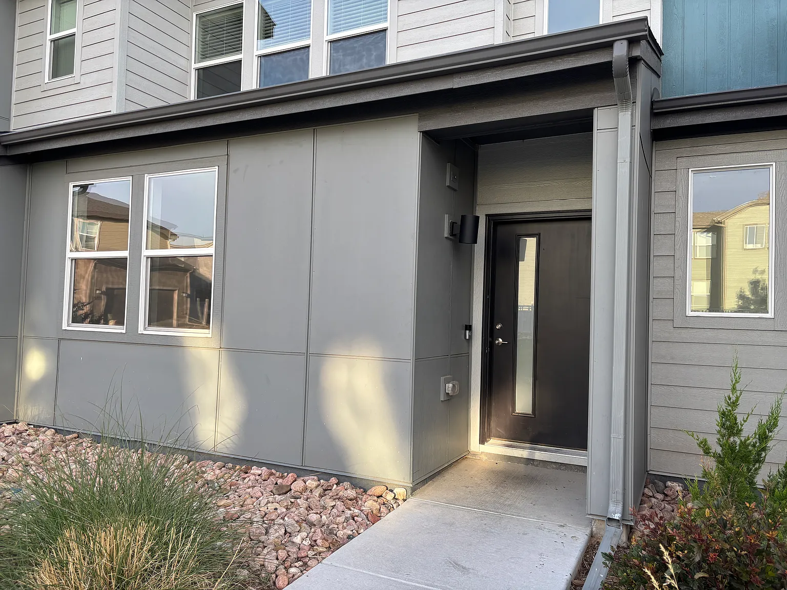 3 bed, 1420 sqft, $2,695 — Photo 2