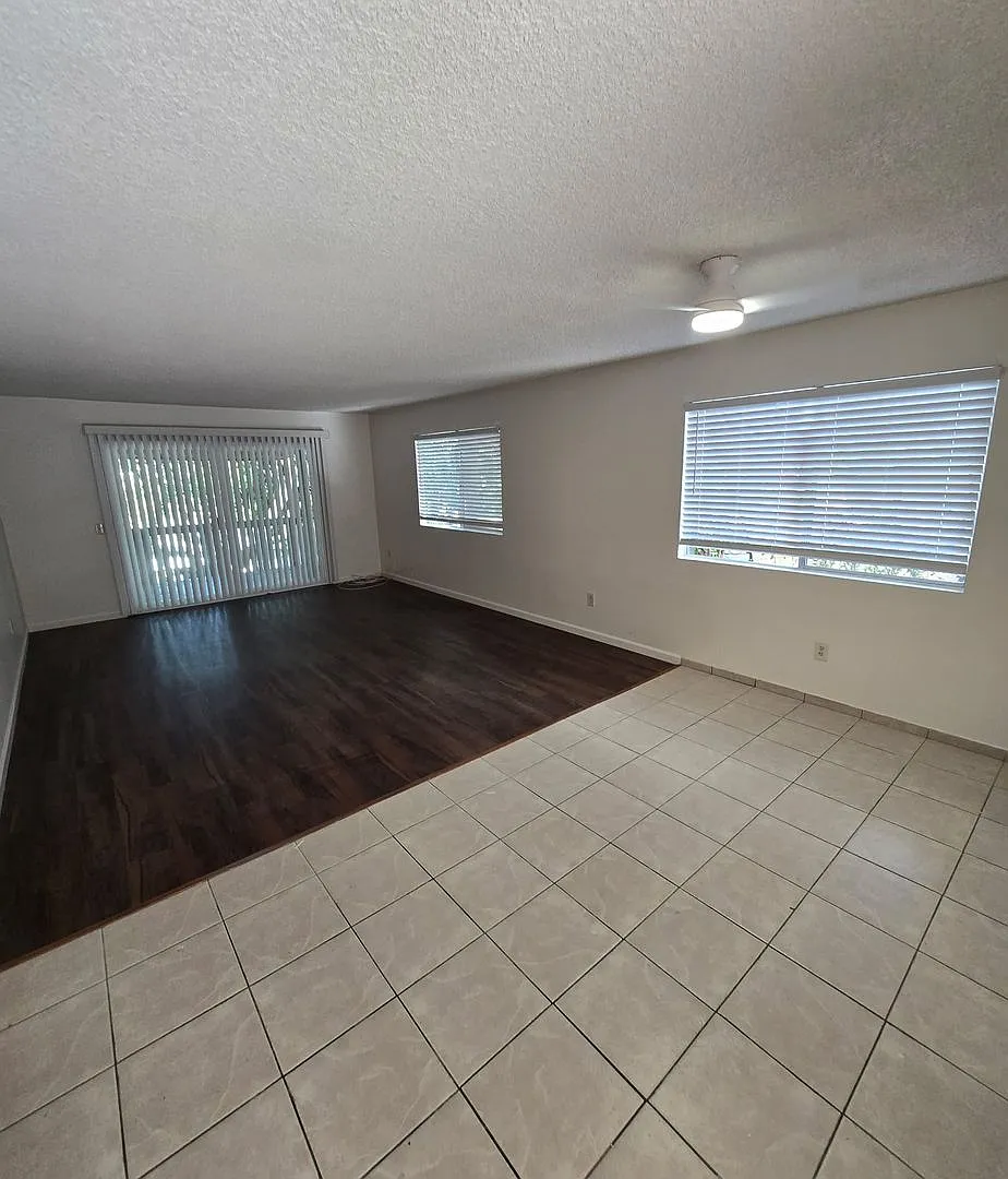 Building Photo - 722 Franklin Ln #A & B