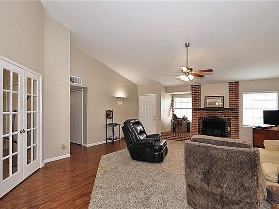 5th image of 2833 Edinburg Ln