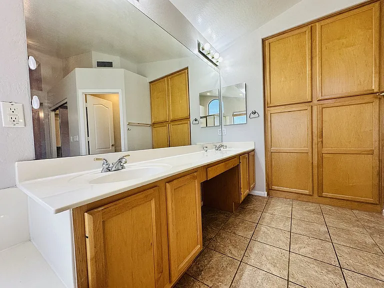 672 W Raven Dr — Photo 34