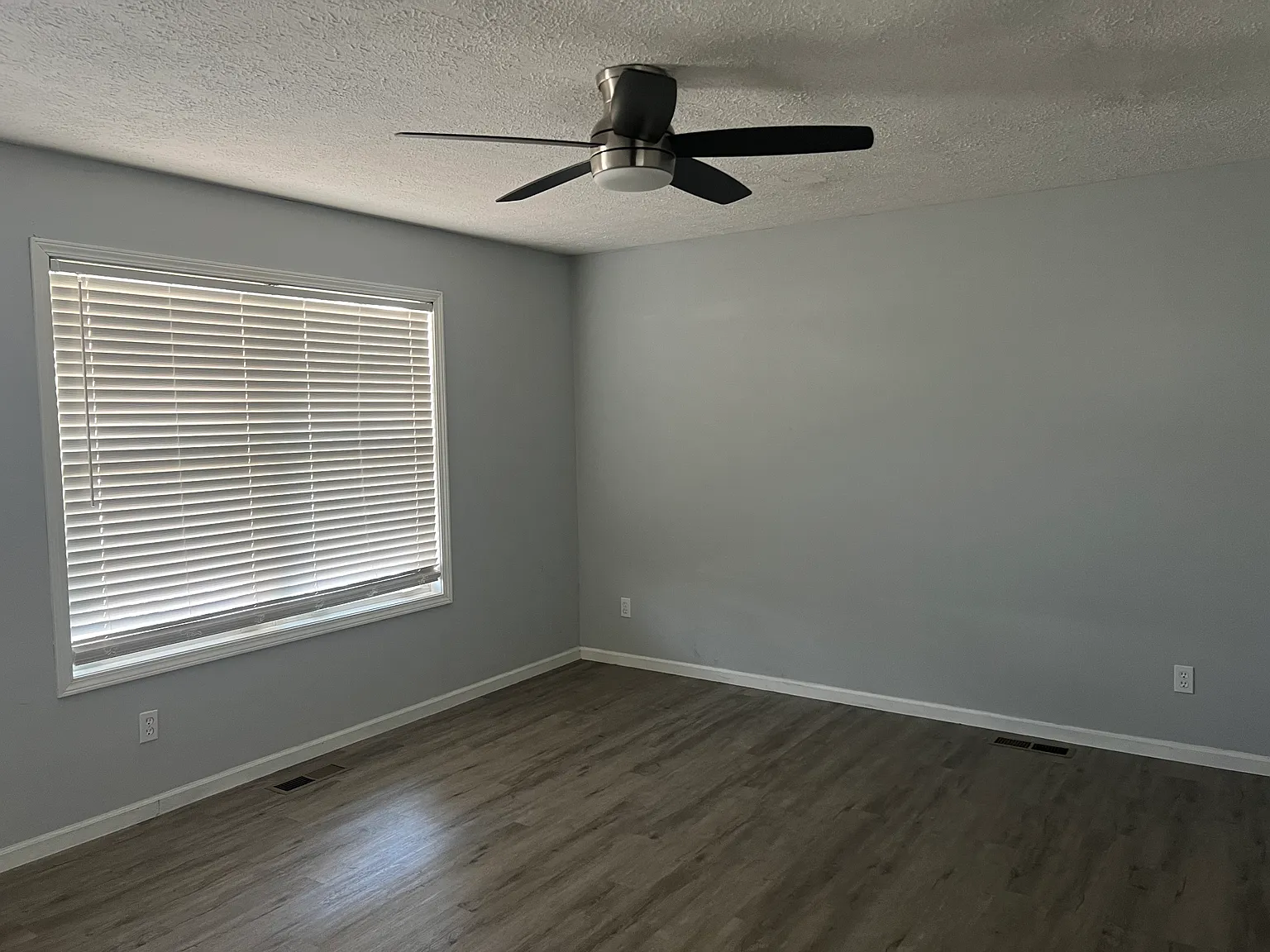 3 bed, 945 sqft, $1,500 — Photo 3