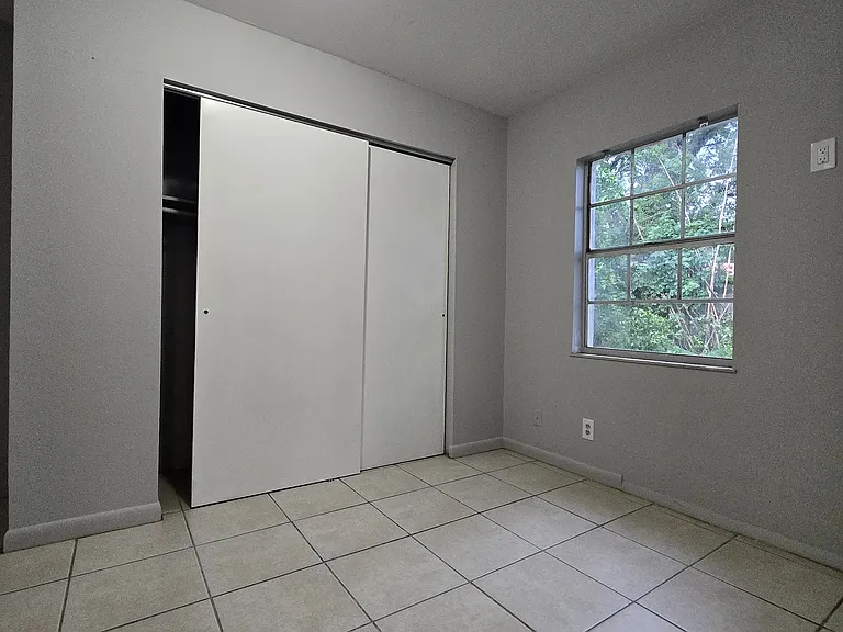 1317 W Hiawatha St — Photo 5
