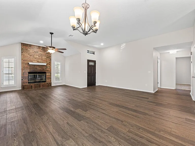 7717 Doris Dr — Photo 2