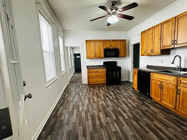 2 bed, 1.0 bath, $1,950 — Photo 2