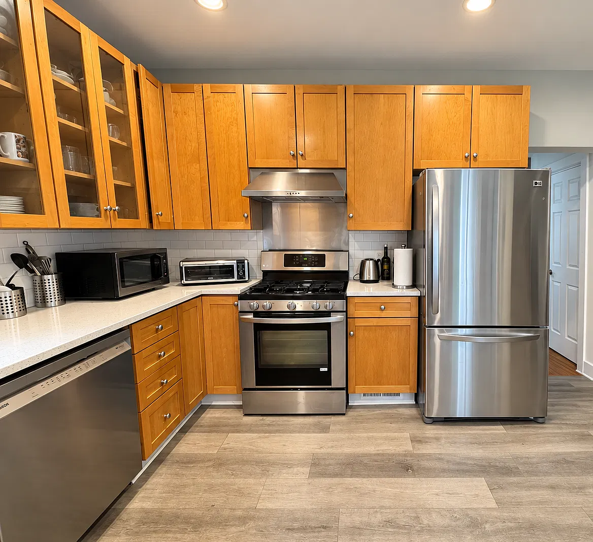 3 bed, 1360 sqft, $5,100 — Photo 4