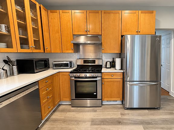 4th image of 46 Chestnut St