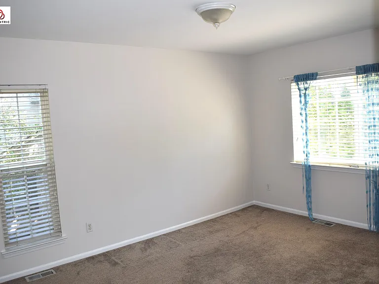 1566 Heron Cir — Photo 15