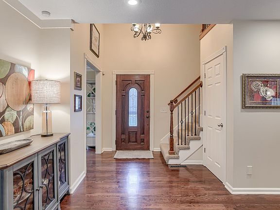 Foyer/Front Entrance