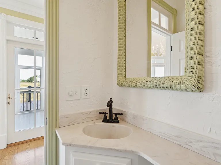 835 Bridge Point Cir — Photo 28