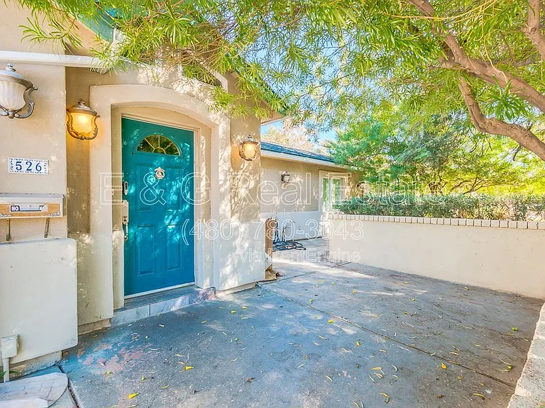 526 E Flynn Ln — Photo 4